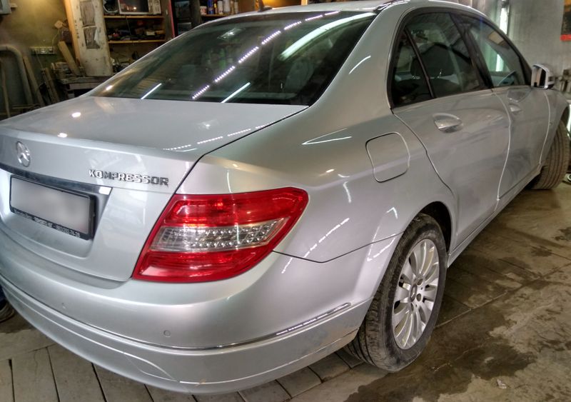 Ремонт задних крыльев Mercedes C200